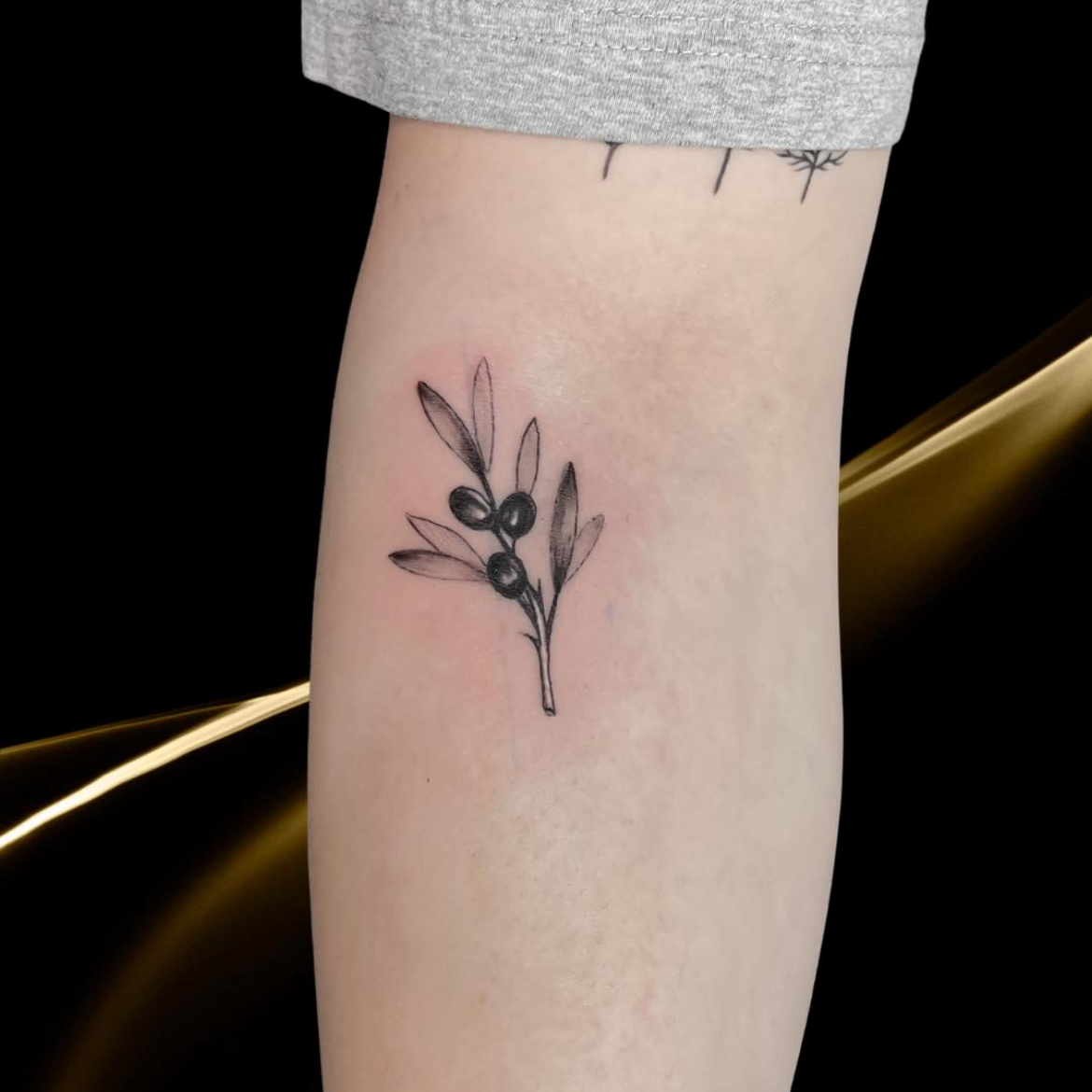 fine line tattoo Huttwil